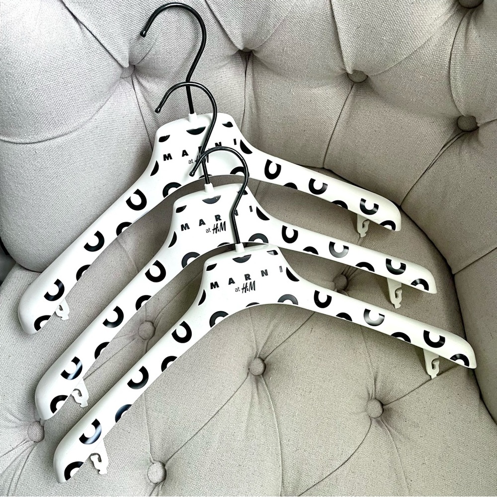 🖤 Set of 3 Marni X H&M cloth garment hangers with hooks for coat jacket dress